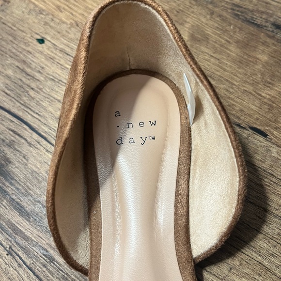 a new day Brown Flats - Picture 3 of 5